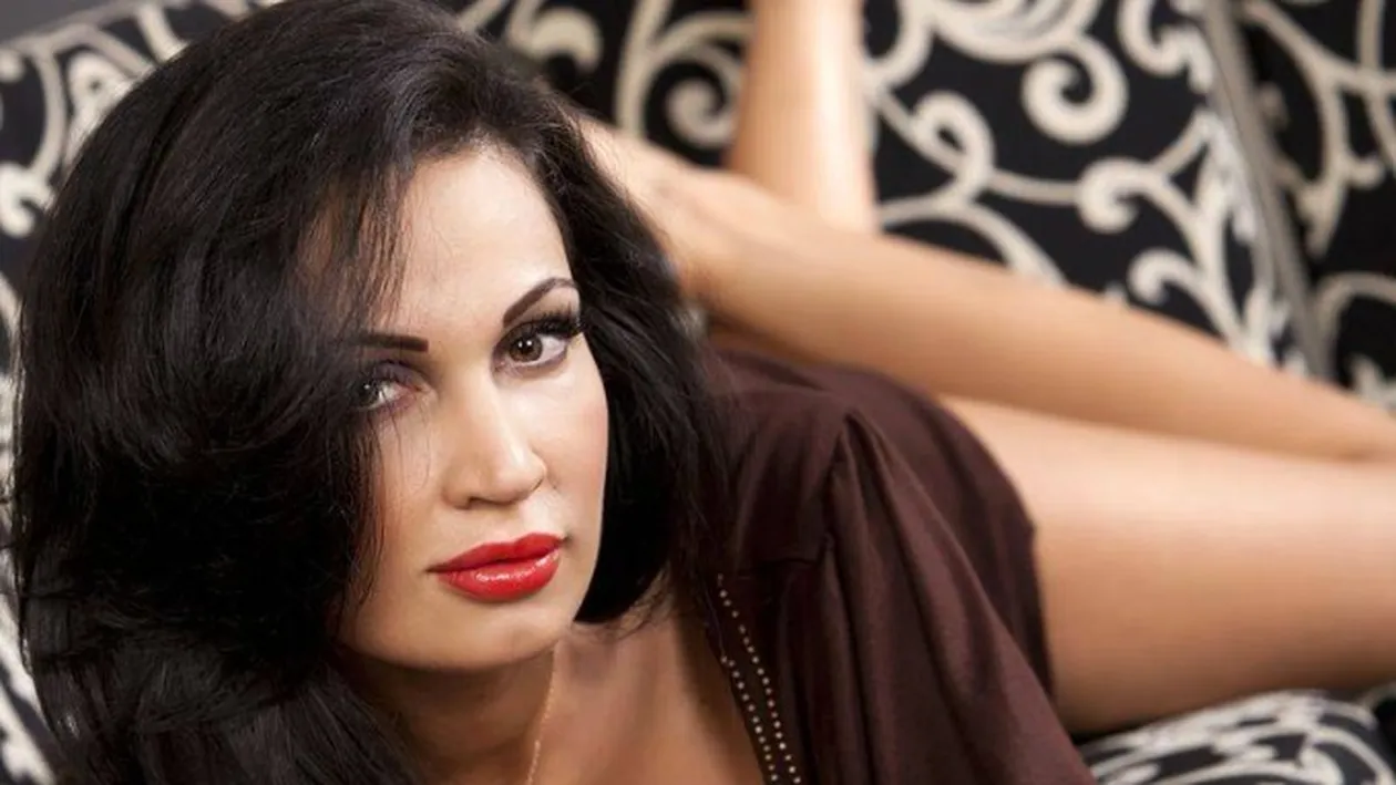 Nicoleta Luciu le dă domnilor idei de a cuceri o femeie: Poţi să o cucereşti prin gesturi, îi oferi o floare sau o maşină