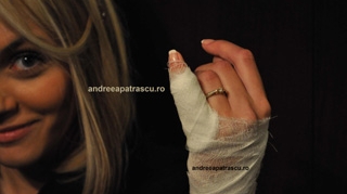 Andreea Patrascu a ajuns la Urgenta! S-a taiat la mana cand gatea!