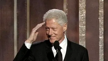 Surpriza serii! Bill Clinton şi-a făcut apariţia la Globurile de Aur şi a înmânat un premiu! Toate celebrităţile au fost în extaz!
