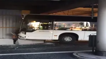 Stare de alertă pe aeroport! 14 răniţi, în urma unui incident pe pistă