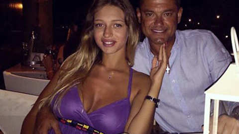 După bătaia din urmă cu trei săptămâni de la ”Caelia”, Cristi Boureanu a recidivat într-un alt restaurant din Mamaia. A lovit barmanul cu paharul în cap şi l-a lăsat lat! Politicianul s-a enervat pentru că angajatul localului i-a vorbit la pertu. Barmanul şi-a scos certificat medico-legal de la IML şi ameninţă cu procesul. ”Era obraznic cu toată lumea de acolo, dar…”, a povestit politicianul pentru CANCAN.ro