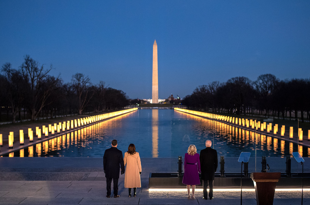 Jill Biden, apariția ravisantă la ceremonia de învestire a soțului ei în funcţia de preşedinte al SUA. Melania Trump a încălcat tradiţia transferului puterii | FOTO & VIDEO