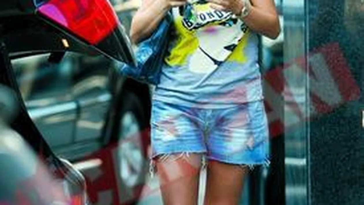 Andreea a vrut sa intre cu masina in magazin