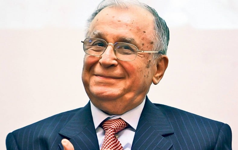 Ion Iliescu, internat de urgență. A fost diagnosticat cu pericardită hemoragică și este operat la inimă