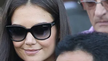 Katie Holmes umbla neingrijita! Nu-si vopseste firele albe