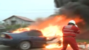 Accident GRAV in Vaslui! O masina s-a lovit de un cap de pod si A LUAT FOC