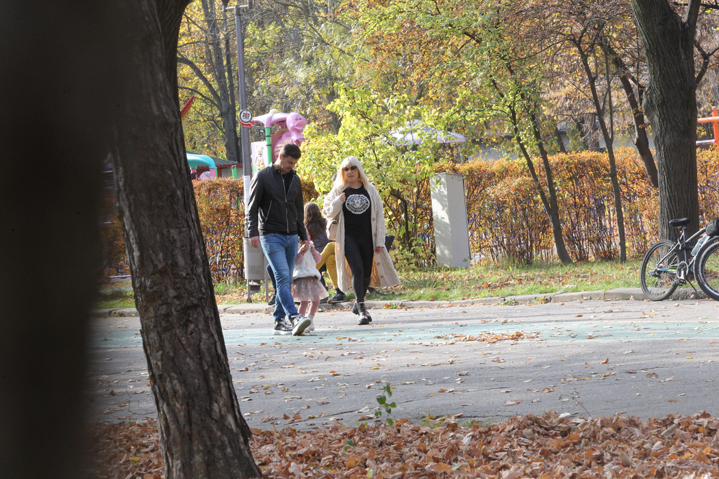 Fosta "blondă de la Cotroceni" a ieșit în parc