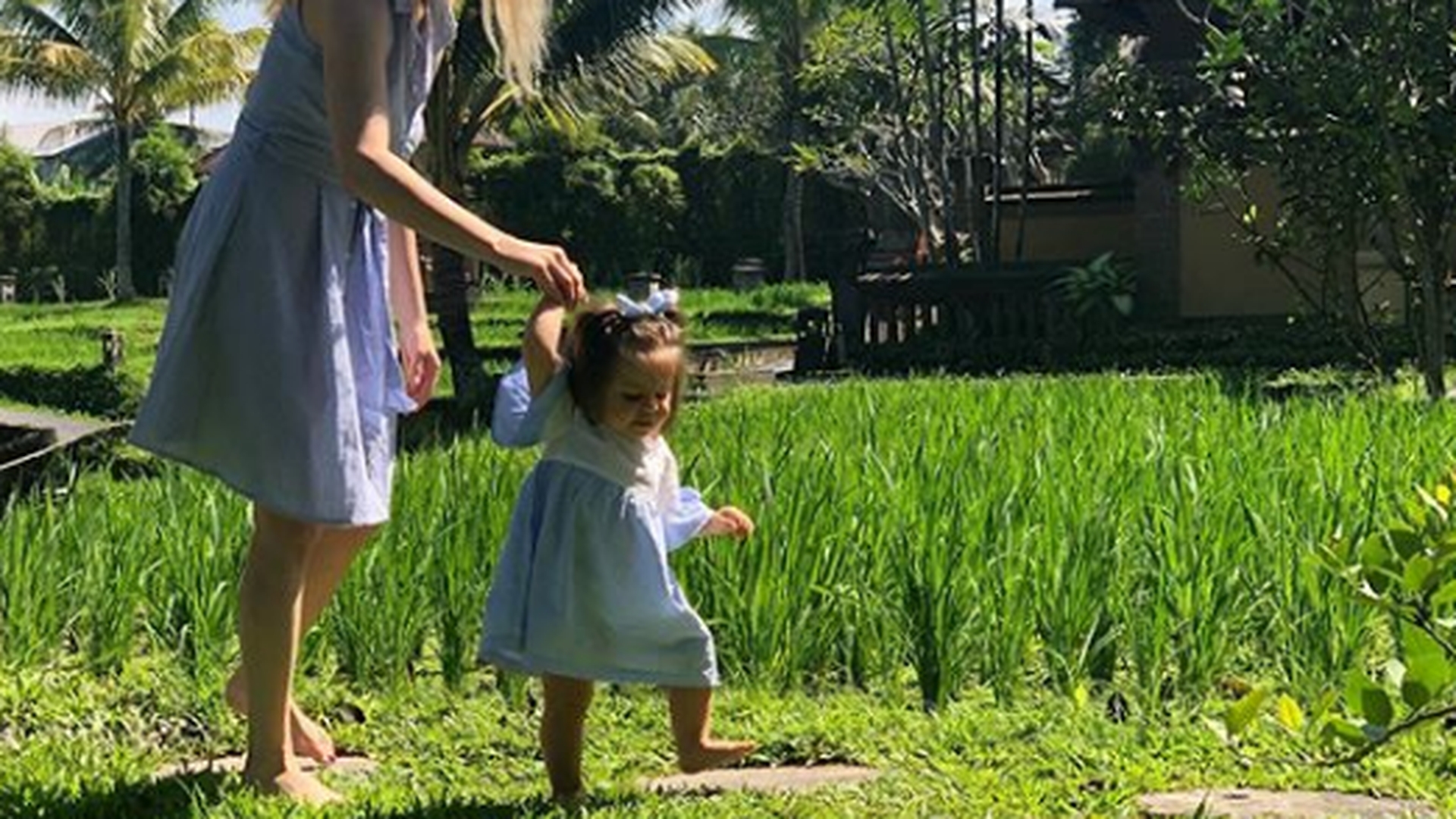 Laura Cosoi, despre vacanța din Bali, alături de soțul și fiica ei: ”M-am străduit”