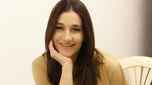 Claudia Pătrăşcanu şi-a schimbat look-ul şi e de nerecunoscut! Artista s-a făcut blondă şi s-a tuns scurt