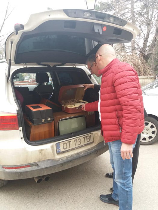 Donatorii își descarcă portbagajul la muzeu