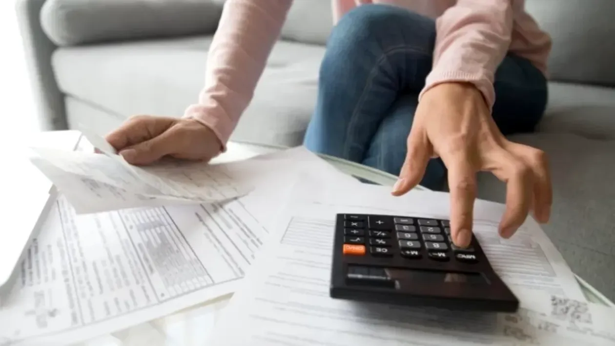 O nouă lovitură pentru români, după expirarea plafonării la energie! ANRE majorează tarifele la gaze. Cu cât vor crește facturile