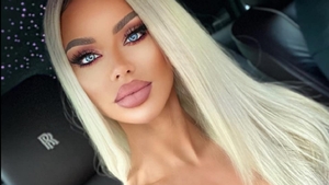 N-ai fi crezut că o vei vedea așa vreodată! Bianca Drăgușanu a renunțat la blond