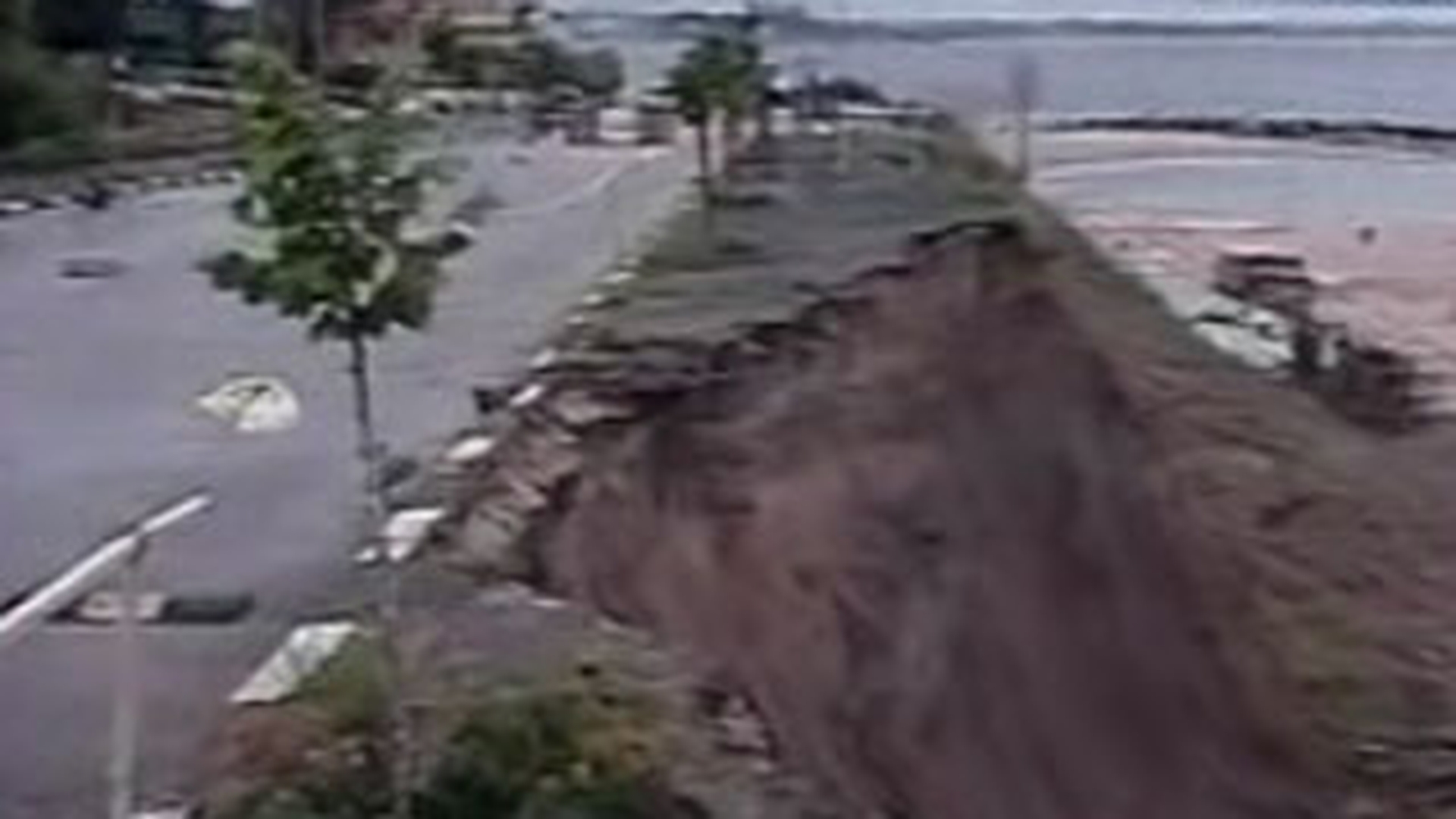 VIDEO Faleza din Eforie Sud se poate prabusi in orice moment