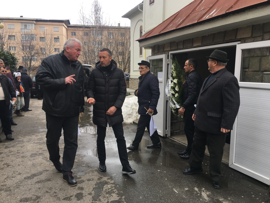Laurențiu Reghecampf și-a înmormântat, marți, tatăl. Familia și prietenii au fost alături de celebrul antrenor