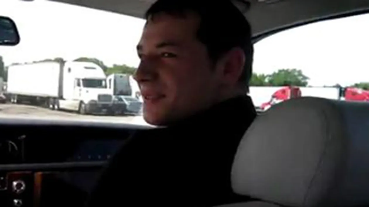 VIDEO Am intalnit si romani fericiti! Doi moldoveni se rup in figuri in Chicago cu un Rolls Royce mai scump decat al chinezului Monicai Columbeanu