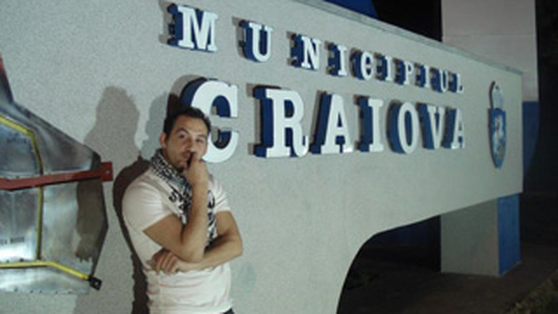 Stefan Stan cutreiera tara in lung si-n lat! Uite in ce orase s-a fotografiat noaptea trecuta!