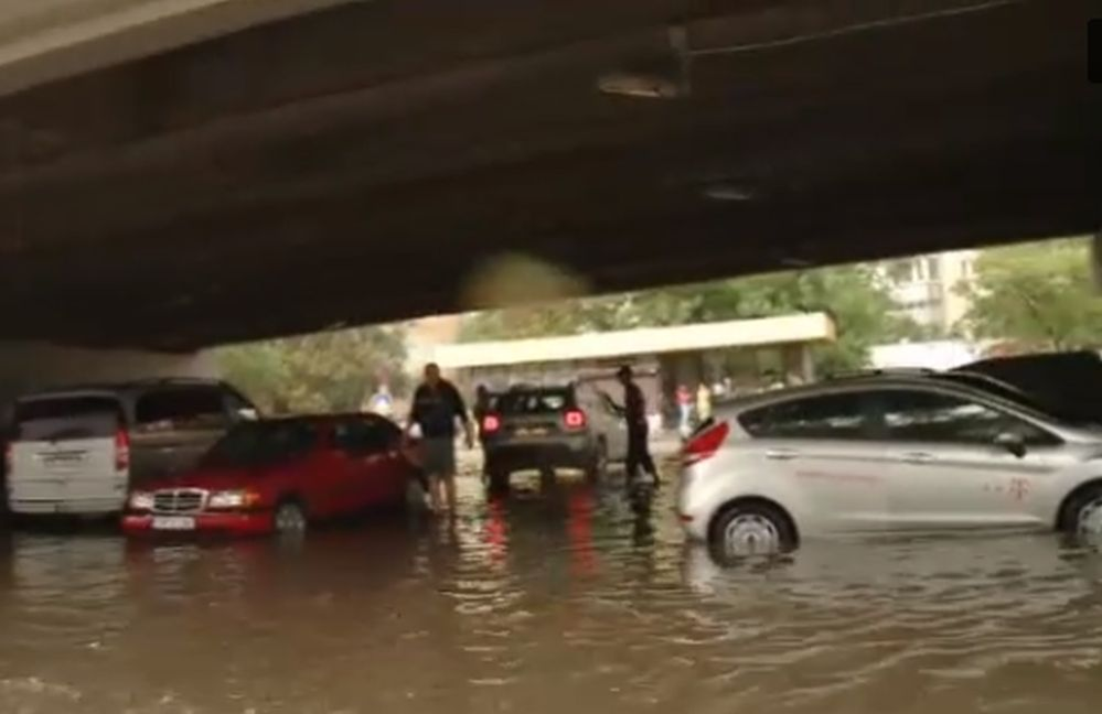 Timișoara, inundată după o ploaie torențială! Traficul a fost blocat