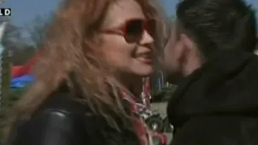 VIDEO Oana Lis se saruta cu barbati mai tineri in parc! Oare Viorel Lis stie?