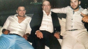 BREAKING NEWS! Răfuială mafiotă în buricul Capitalei! Clanul Dacian a tăiat cu bricegele o familie chiar în timp ce mânca