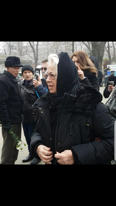 Ți se rupe inima în bucăți! Ce obiect a pus mama regretatei Cristina Țopescu în sicriu! Cadoul personalizat i-a făcut pe toți să izbucnească în lacrimi