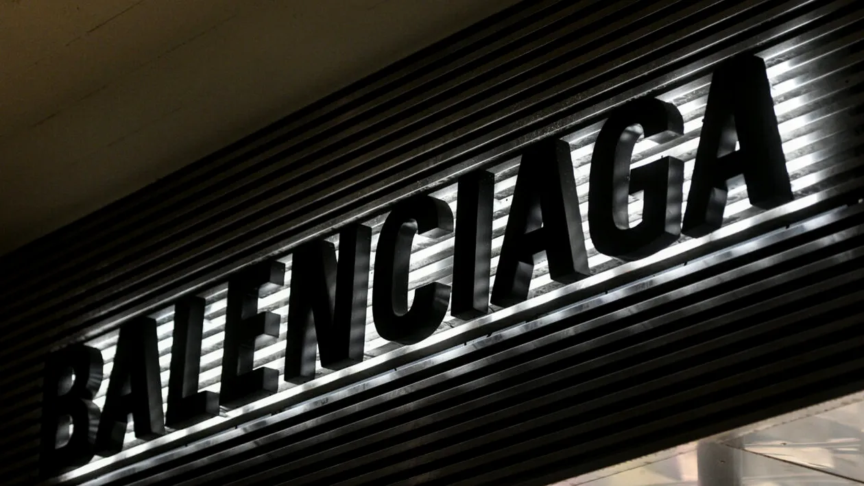 Cum arată noua colecție a casei de modă Balenciaga. Un început aparte pentru moda masculină