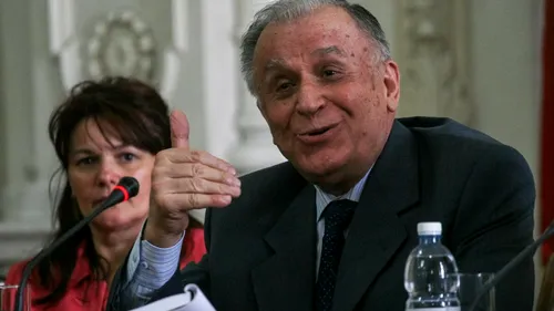 Copilăria cruntă a lui Ion Iliescu: părăsit de mamă la vârsta de 1 an, crescut de o rudă de-a lui Florin Cioabă