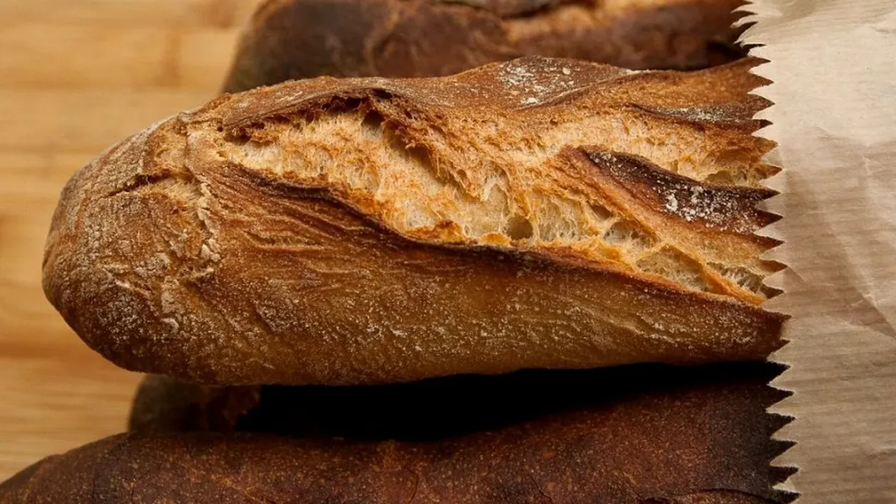 De ce nu se ține pâinea în pungă. Cum trebuie păstrată, de fapt