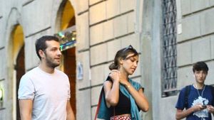 Când erau „doi amorezi” pe stradă: Matei Stratan și Mădălina Ghenea, fericire la braț și Italia în fiecare pas
