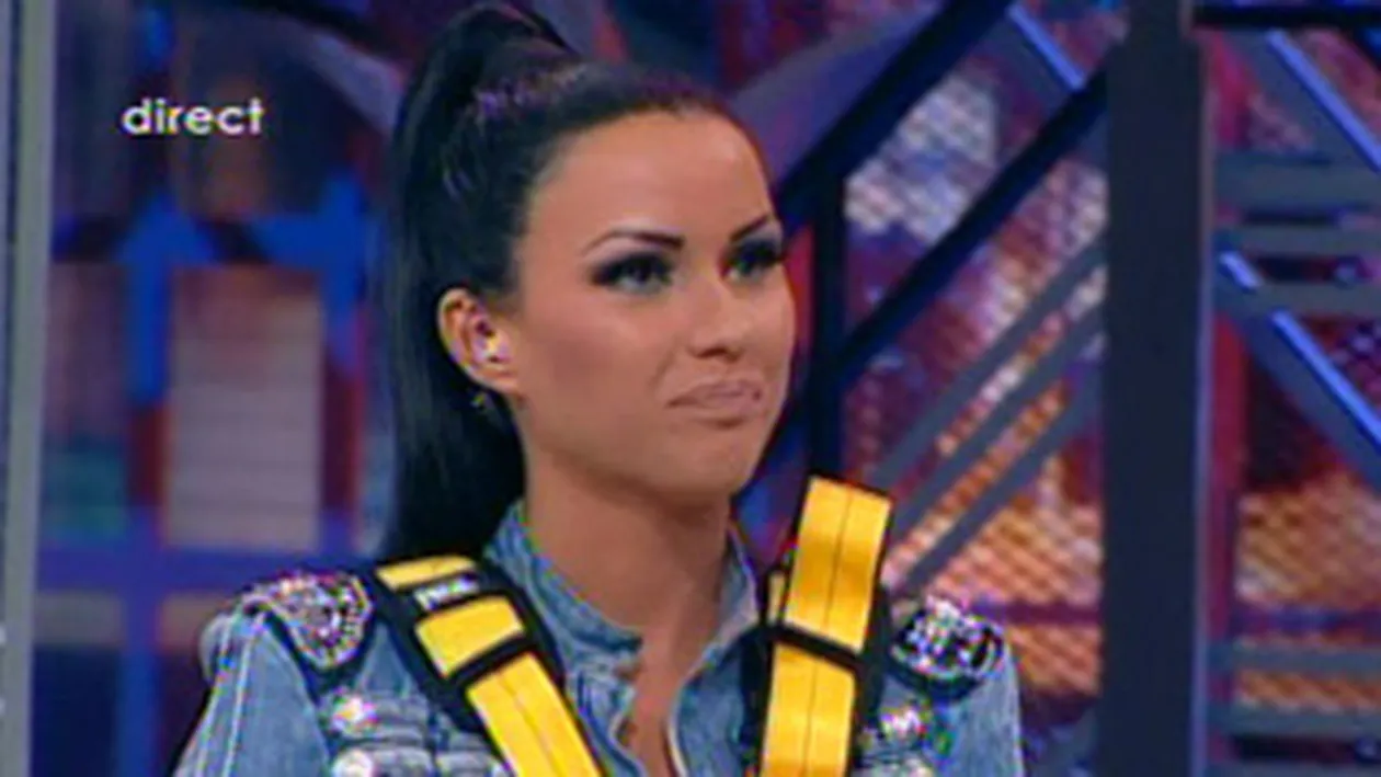 Daniela Crudu, asa cum nu ai mai vazut-o niciodata! A prezentat stirile cracanata si in cele mai sexy pozitii!