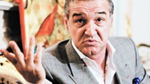 Gigi Becali stie! "Gazonul a fost testat in meciul cu Franta, de-aia nici nu a fost platit! Voi pune eu altul mai bun"