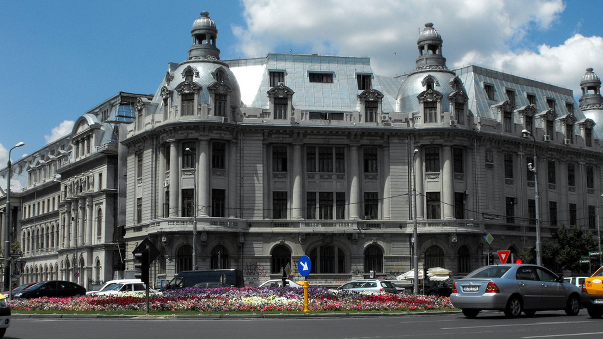 Celebra revista "Vogue" a "desenat" harta locurilor din Bucuresti pe care nu trebuie sa le ratezi! Topul cluburilor si muzeelor