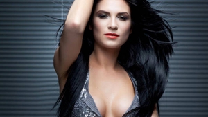 E de nerecunoscut! Înainte era o adevărată bombă sexy, dar de când a devenit mămică s-a transformat complet! Cum arată acum ELLIE WHITE