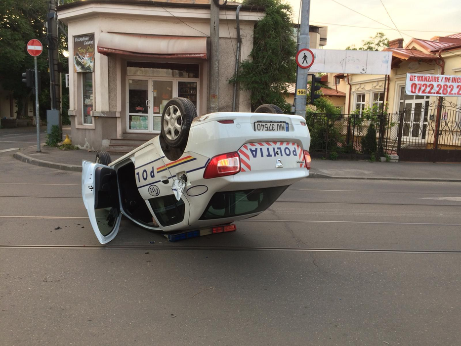 Un polițist din Ploiești, cascador după ce s-a urcat beat la volan. Cât de mare era alcoolemia lui