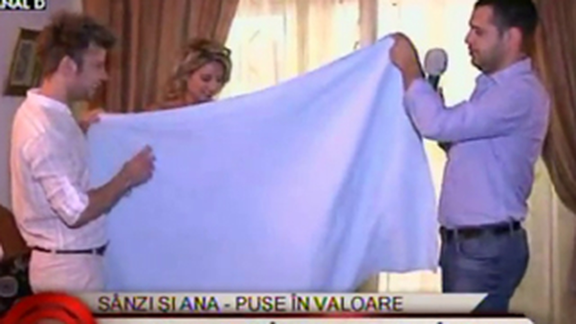 VIDEO Sanziana Buruiana s-a dezbracat in direct! Si-a prezentat costumele de baie