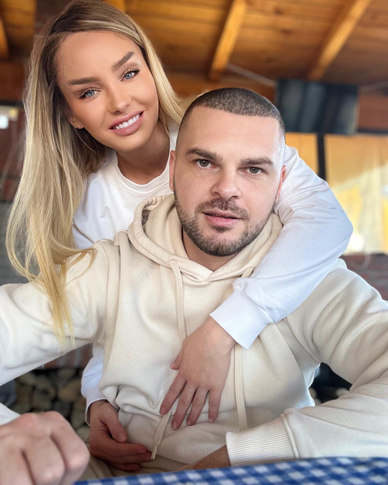 Maria Constantin: "Este o discuție, pentru că, în general, ca mire, te gândești la un costum negru. Cum va fi white party, costumul va fi alb. Și toată lumea alb!" (Foto: Instagram)