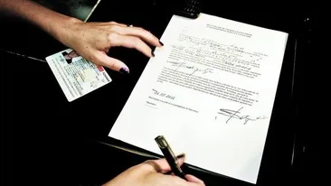 Tatuatorii lui Catalin Botezatu s-au temut ca designerul va lesina de durere pe masa lor. Si-a facut curaj cu 200 ml de whisky pentru sase ore de chin