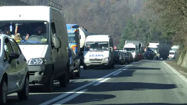 Se circulă greu pe Valea Prahovei! Coloane de mașini între Bușteni și Predeal