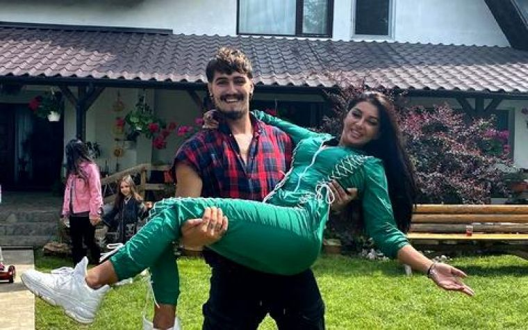 După escapada de la mare, războinicul Emanuel a mers acasă la Elena Ionescu. Ce au făcut cei doi
