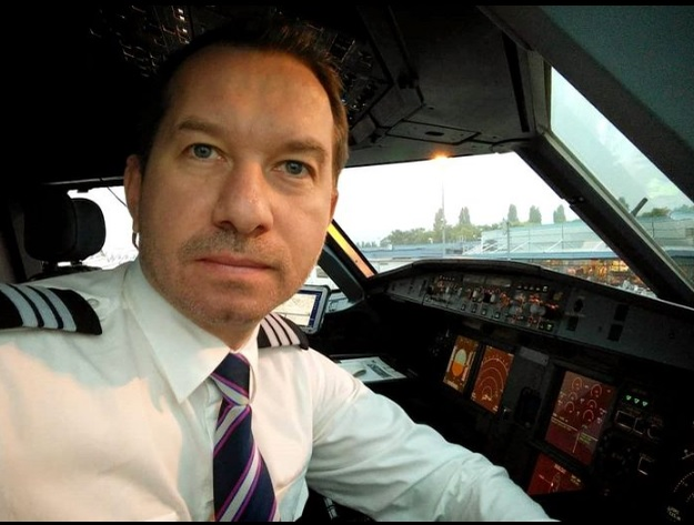 Mihai Sturzu de la HI-Q s-a lăsat de muzică și a devenit pilot: ”Mi-a zis cineva că sunt pilot mai bun decât eram cântăreţ”