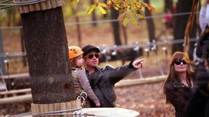 Desfaci. Folosești. Arunci unde & cum trebuie. Brad Pitt, exemplu de implicare în cauze de mediu
