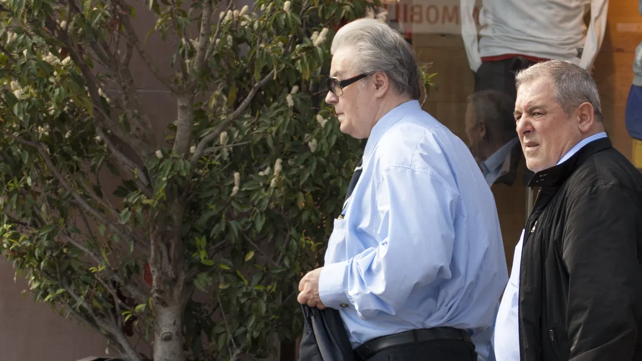 Ce face Vadim cand iese de la sedintele Parlamentului European, la Starsbourg?