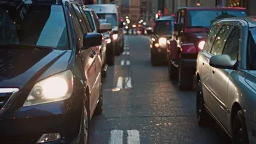 Vești proaste pentru șoferi! Cei care vin în București și au mașinile înmatriculate în alte județe vor avea de plătit noi taxe