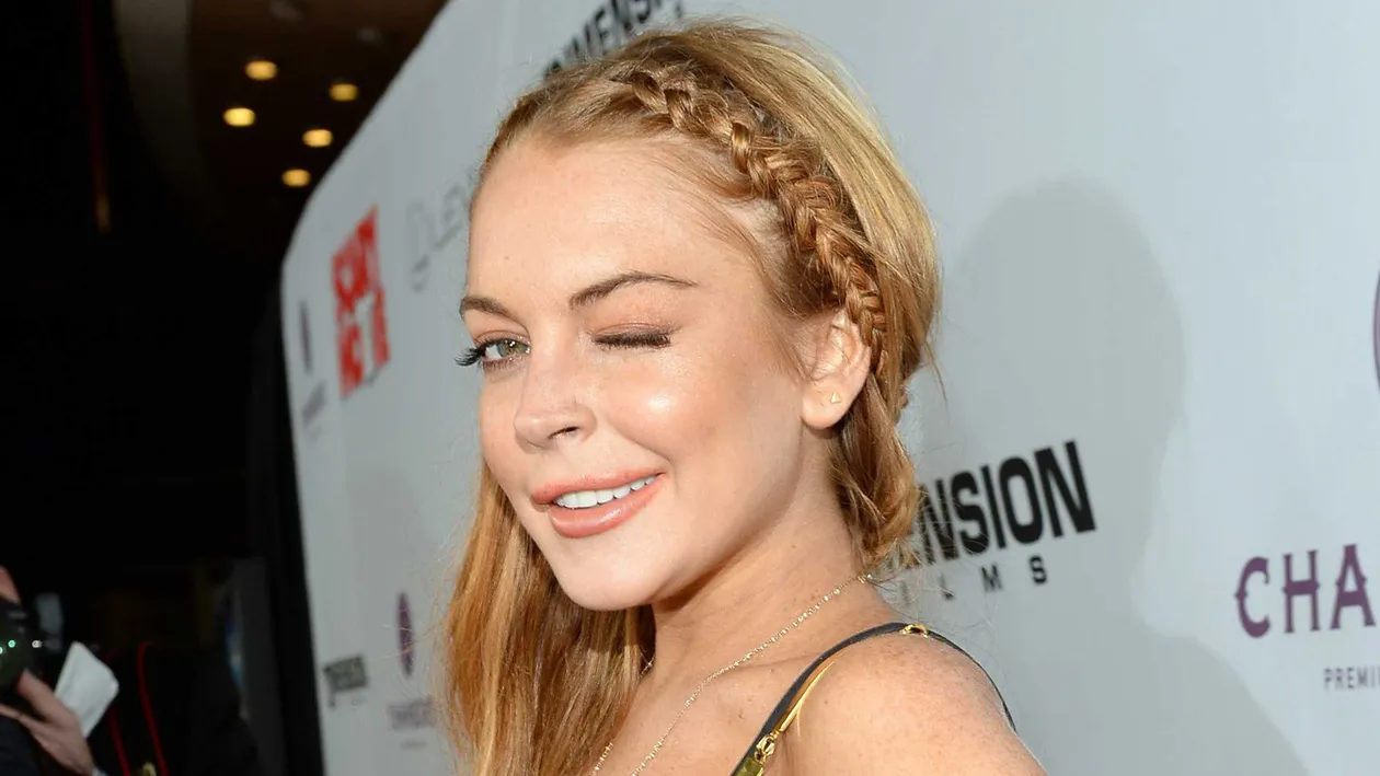 Actriţa LINDSAY LOHAN s-a pozat topless şi le-a arătat tuturor cât a îmbătrânit: „Ar fi cazul să...“