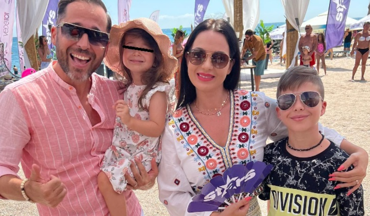 Dinu si Deea Maxer alături de cei doi copii ai lor/ Foto: Instagram