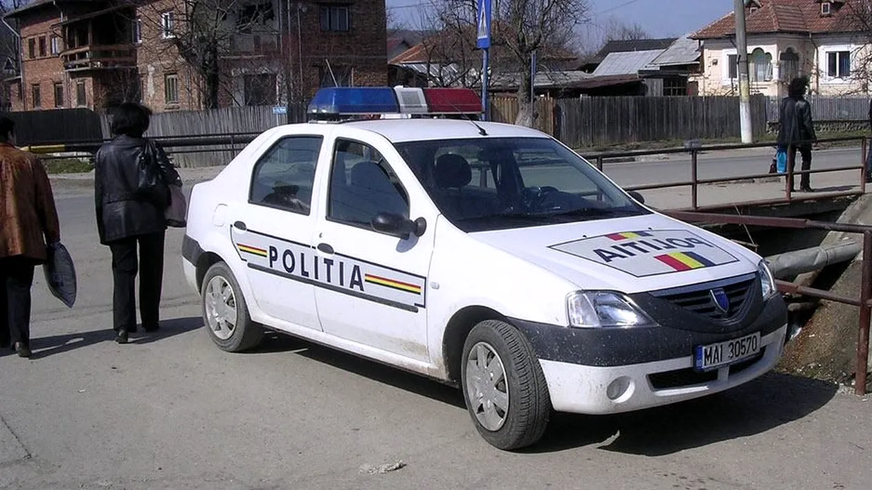 Ce au transportat doi politiști din Suceava în portbagajul Loganului de serviciu. Doar în filme vezi așa ceva