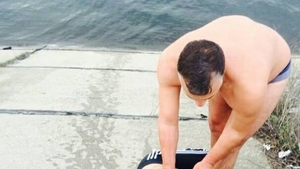 Cine este bărbatul care s-a aruncat în apele reci ale râului Olt şi a salvat de la moarte o tânără de 18 ani. „I-am făcut şi resuscitarea...”