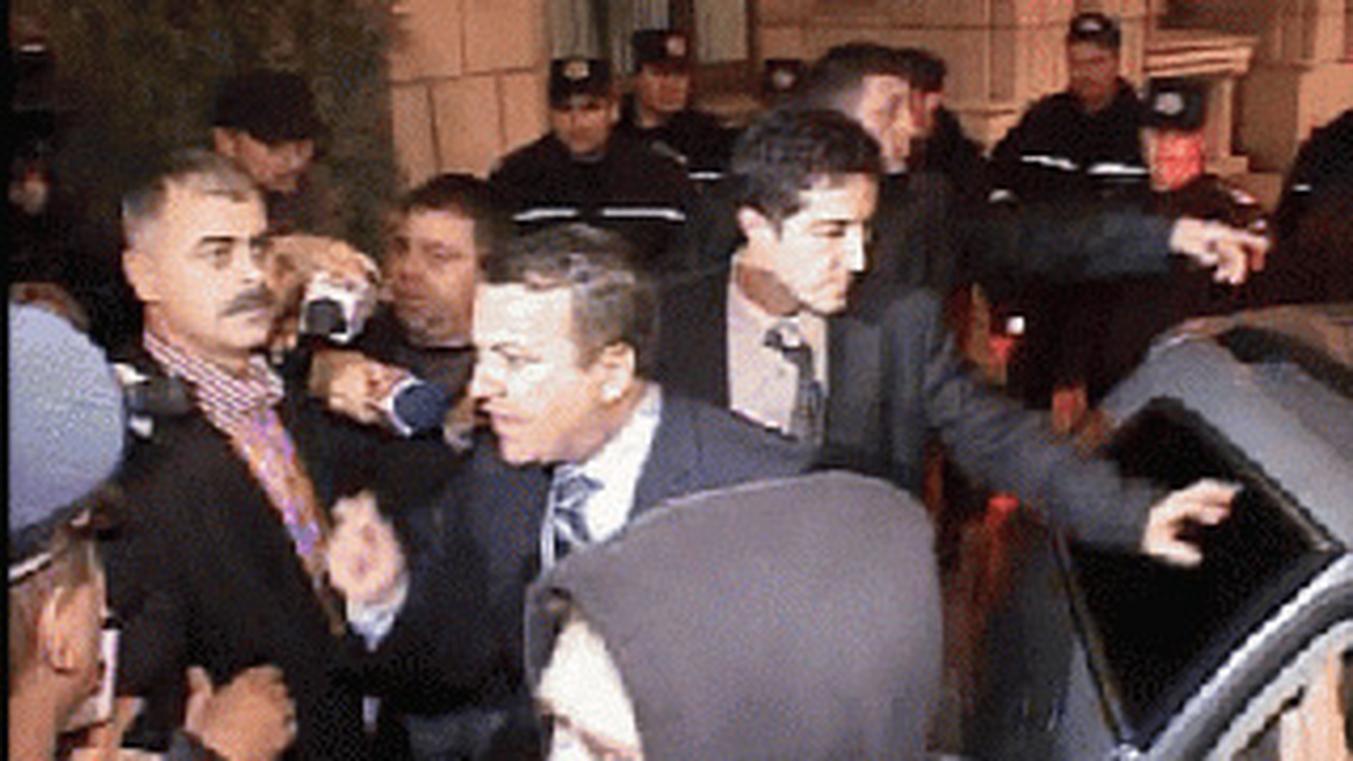 VIDEO Protestele de la Ministerul Finantelor continua si se vor extinde in toata tara! Angajatii din Educatie si Politie se aliaza cu finantistii