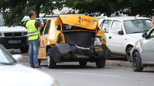 Accident spectaculos in Capitala! Doua masini s-au facut praf in zona 1 Mai!