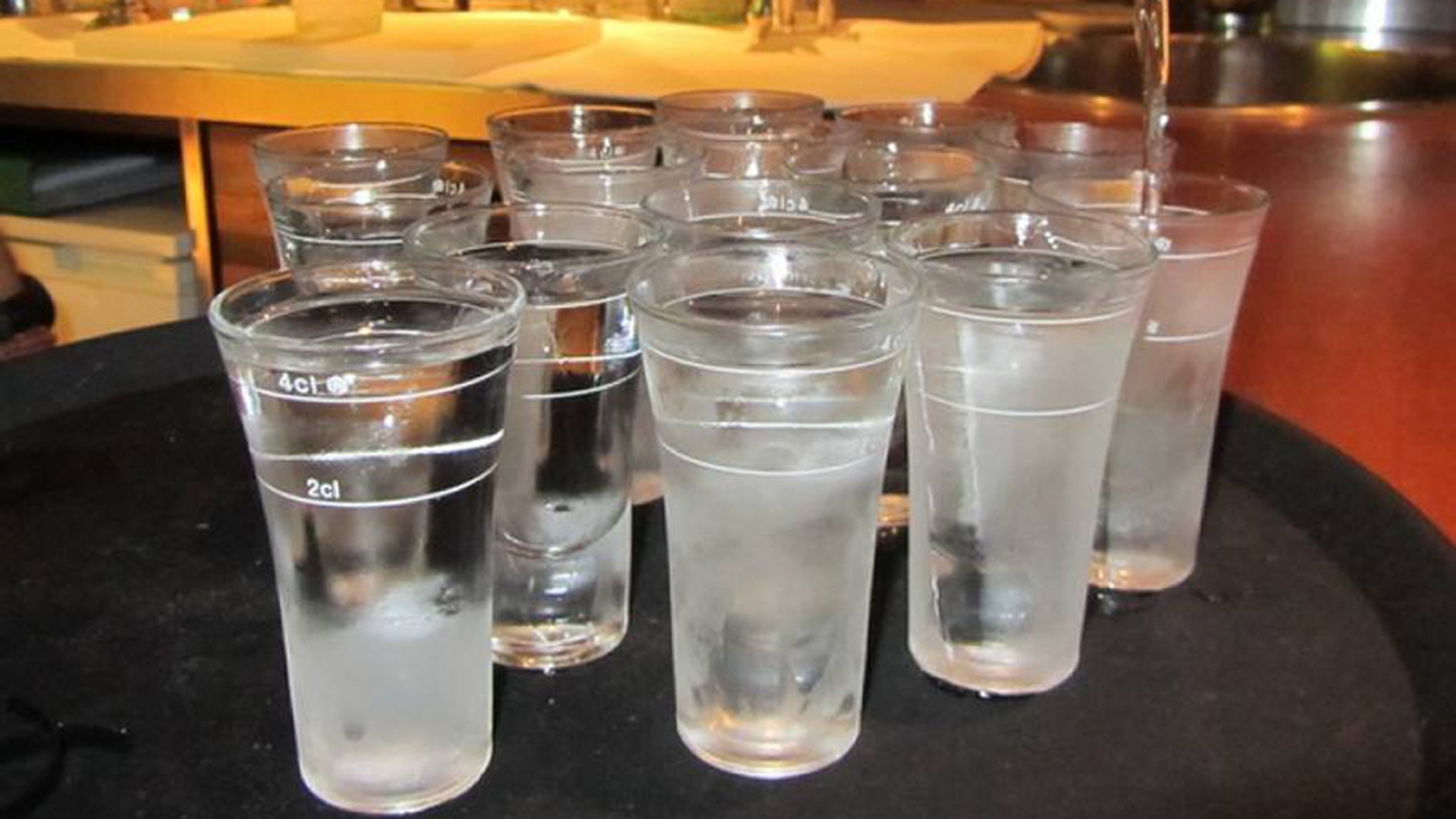 O adolescentă de 16 ani din Bârlad a intrat în comă alcoolică după o petrecere!