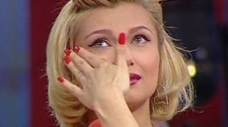 VIDEO Lora a izbucnit in lacrimi cand si-a adus aminte de drama prin care a trecut! "Cand am ajuns la psihiatrie mi-am dat seama ca eu n-am ce cauta acolo"